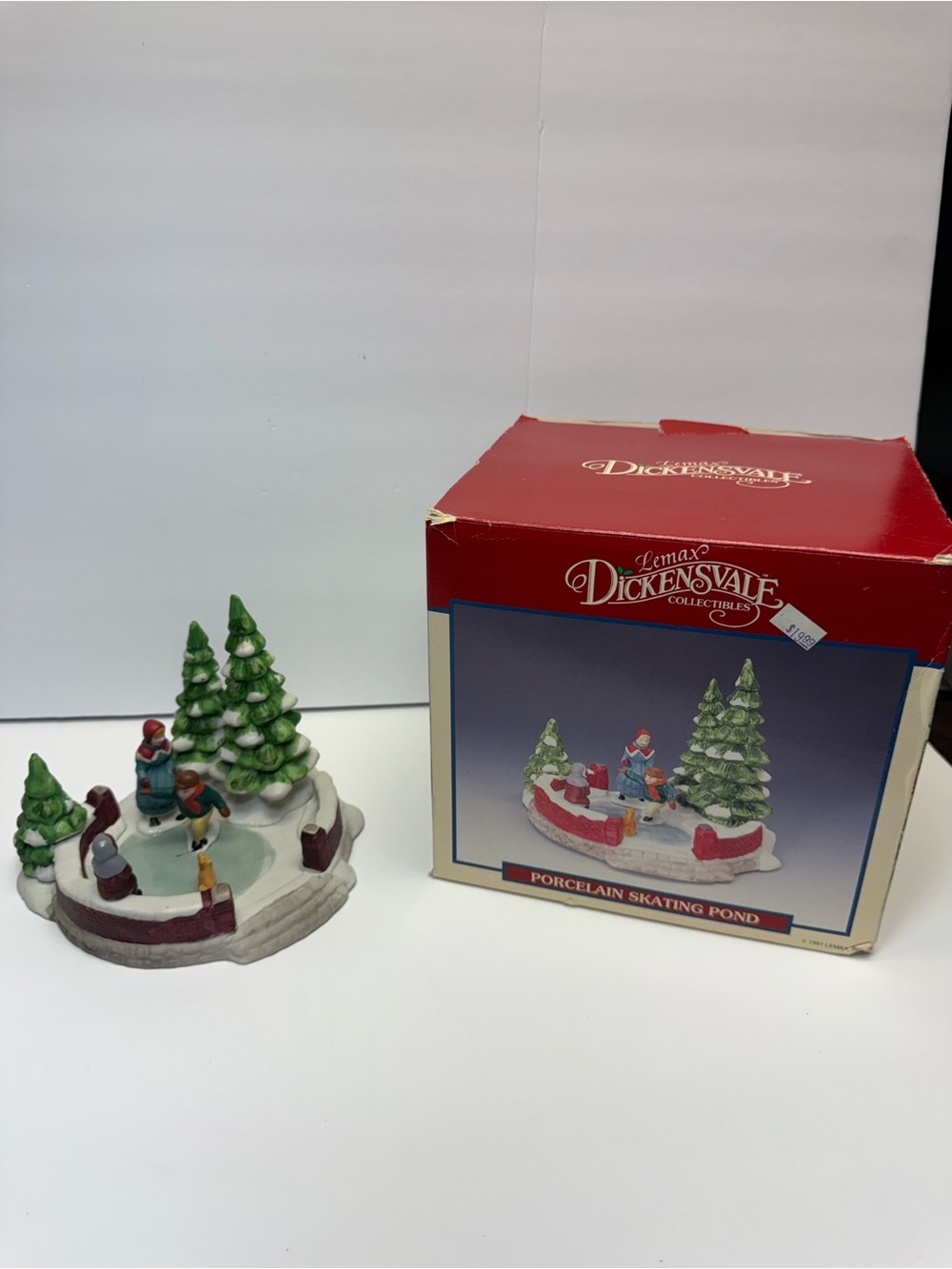Lemax Dickensvale Collectibles- Porcelain Skating Pond 1991 - Retired